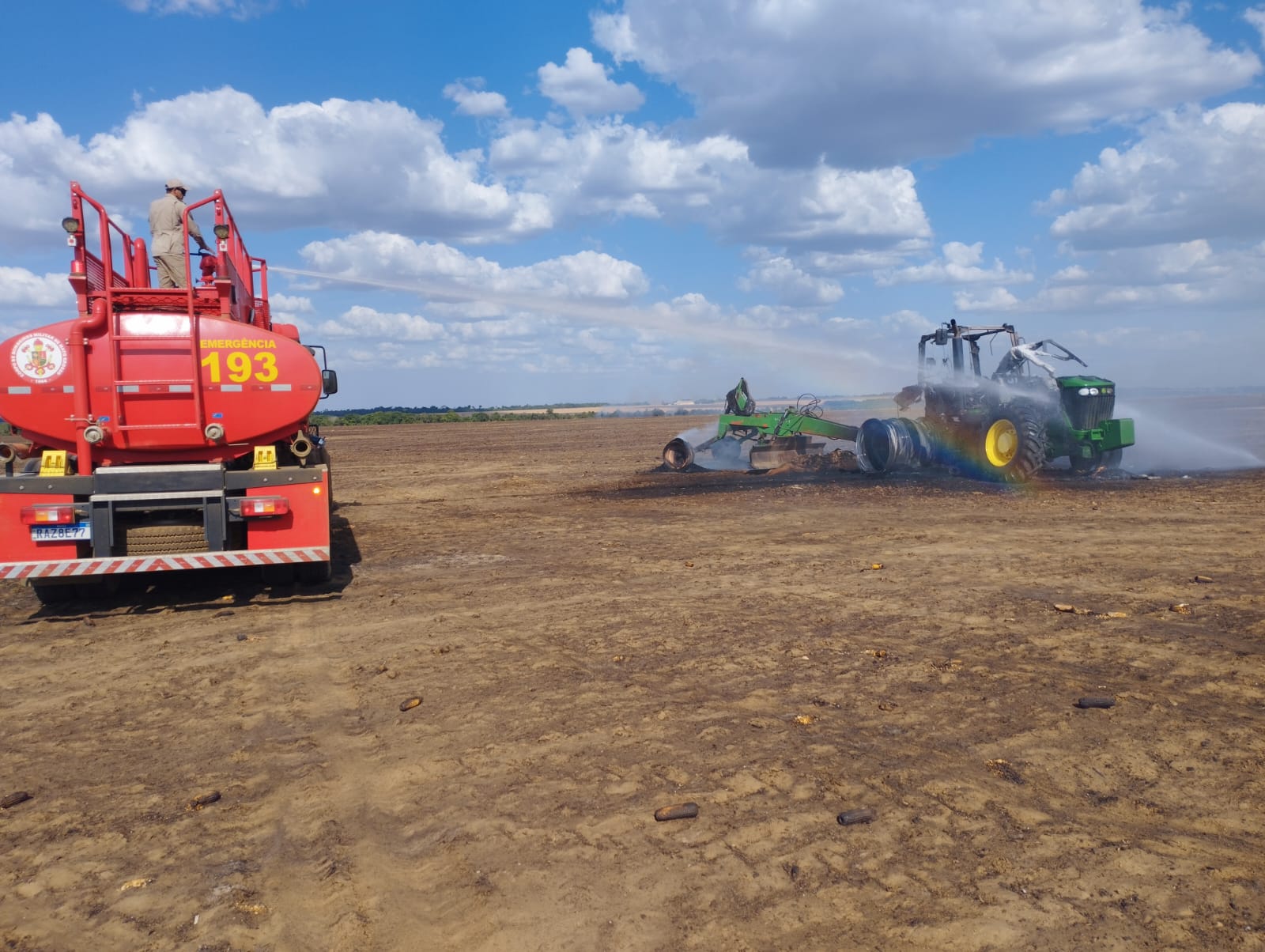 Incêndio destrói 600 hectares de palhada de milho e trator em MT