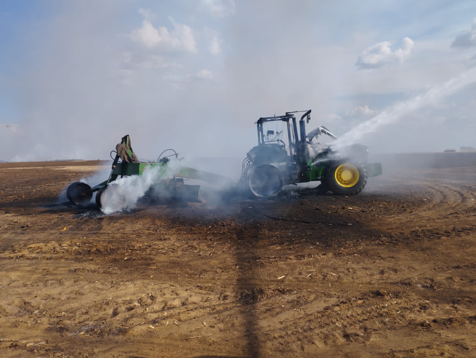 Incêndio destrói 600 hectares de palhada de milho e trator em MT