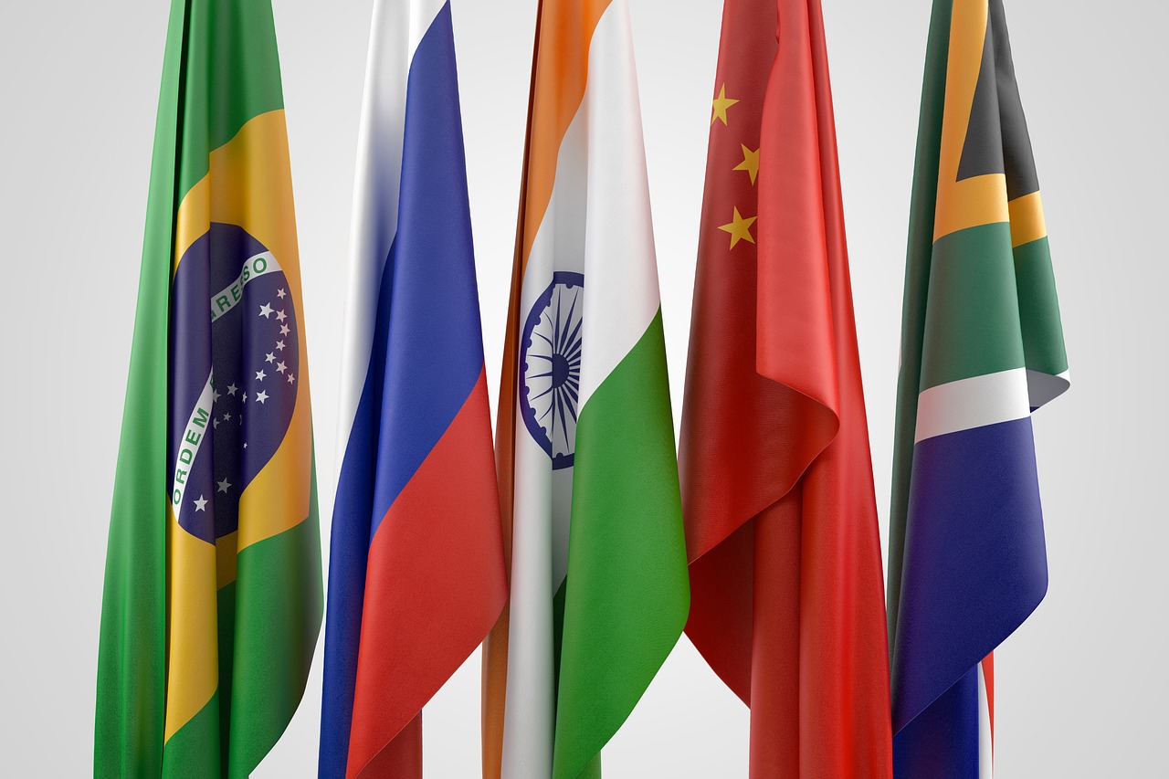 bandeiras dos países que formam o bloco econômico Brics